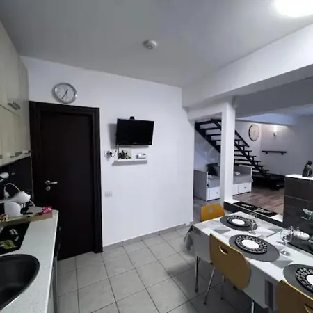 Vila Luminoasa Cu Curte Privata Bucharest Exterior photo