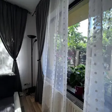 Vila Luminoasa Cu Curte Privata Bucharest Exterior photo