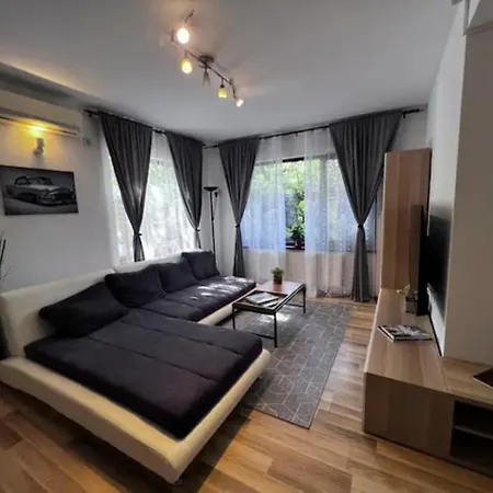 Vila Luminoasa Cu Curte Privata Bucharest Exterior photo