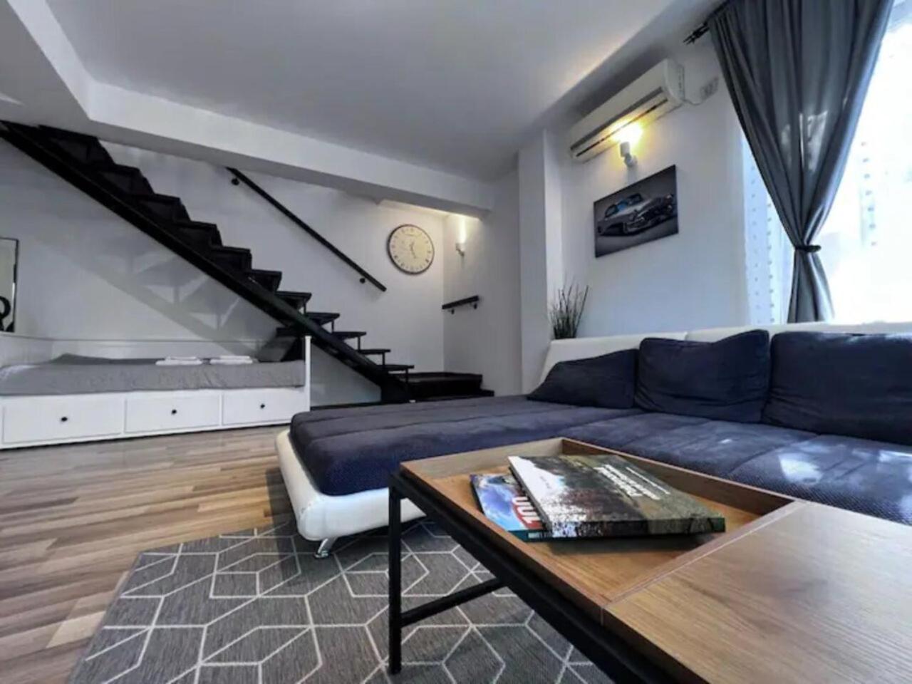 Luminoasa Cu Curte Privata Villa Bucarest