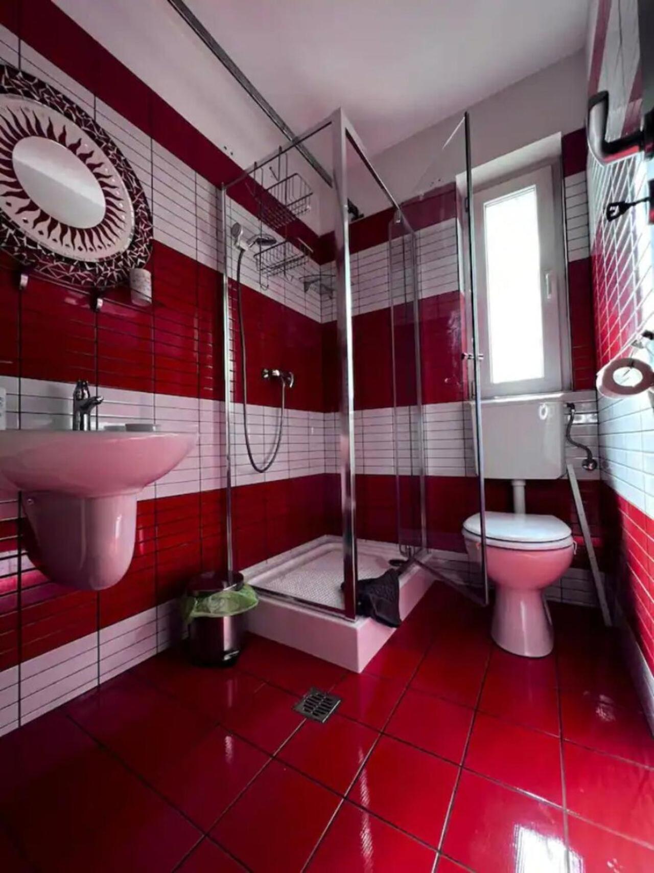 Villa Luminoasa Cu Curte Privata *